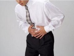 男人腰痛可能是患上膀胱炎